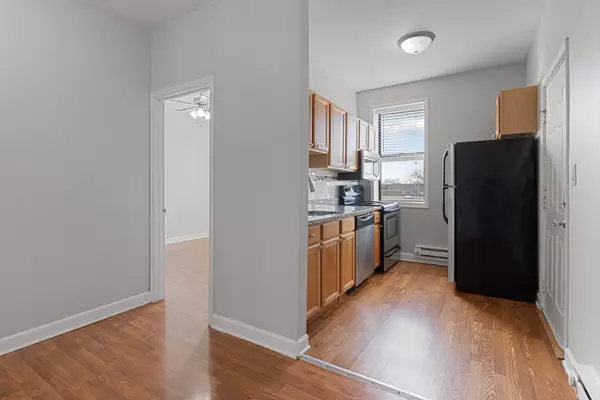 Chicago, IL 60647,3639 W Dickens AVE #2A