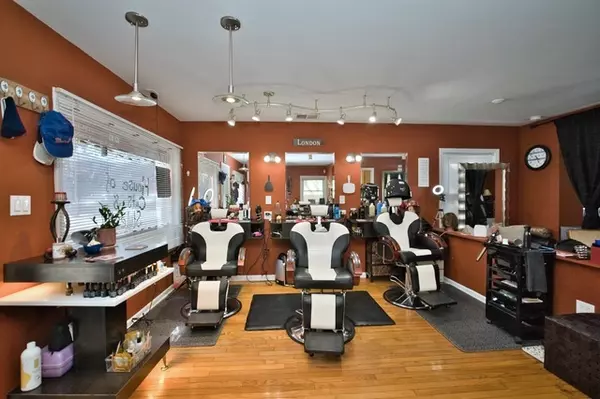 Chicago, IL 60630,5728 W Higgins AVE