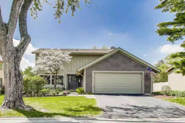 609 Bryce TRL, Roselle, IL 60172