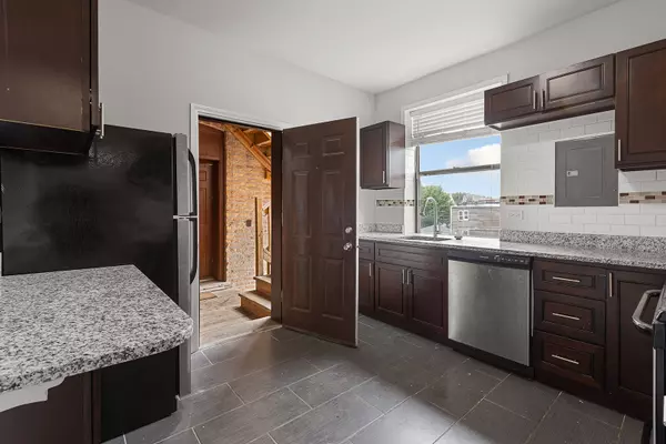 Chicago, IL 60647,3641 W Dickens AVE #2B