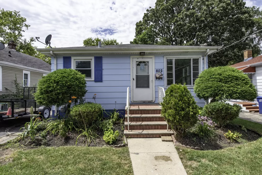 Waukegan, IL 60085,802 PINE ST