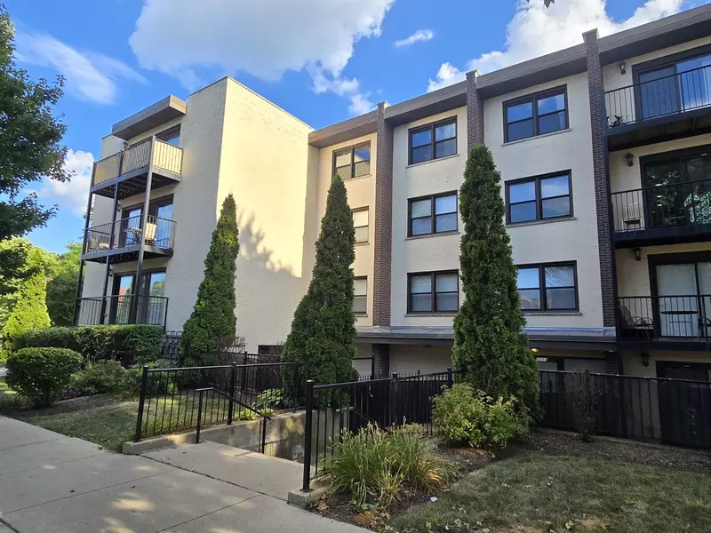 1711 W Jarvis AVE #201, Chicago, IL 60626