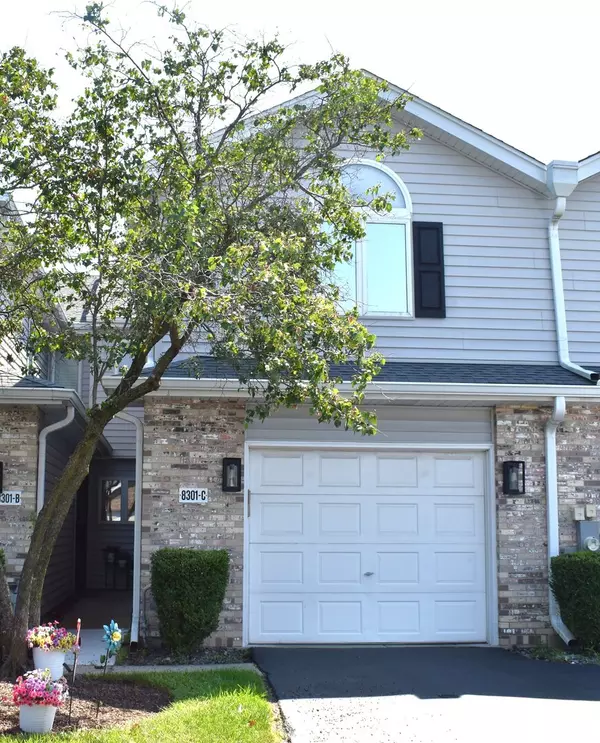 8301 Highpoint CIR #C, Darien, IL 60561