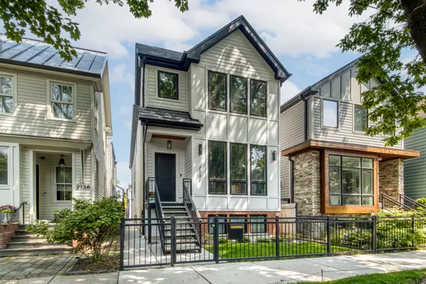 2136 W Melrose ST, Chicago, IL 60618