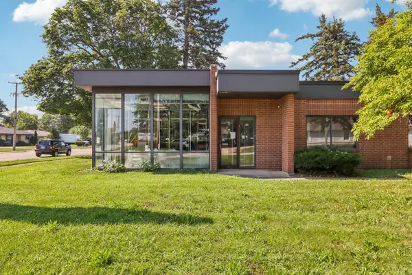 Elgin, IL 60123,530 N Mclean BLVD