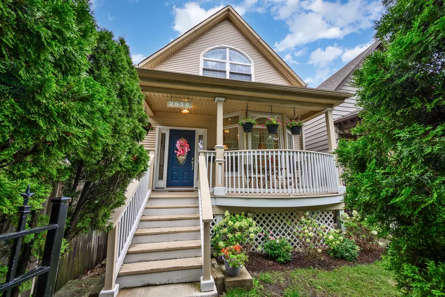 2835 N Francisco AVE, Chicago, IL 60618