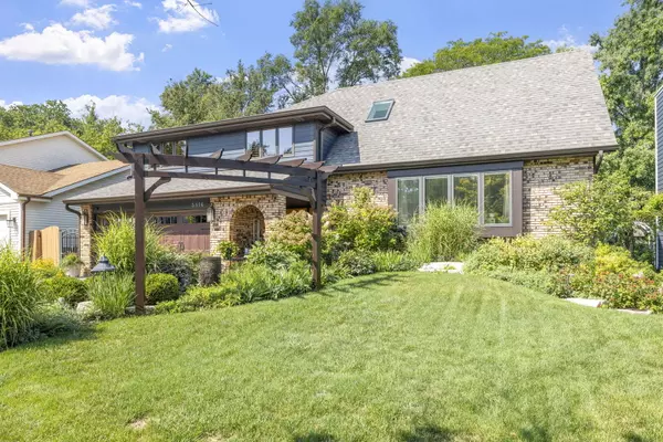 Westmont, IL 60559,5816 Raintree LN