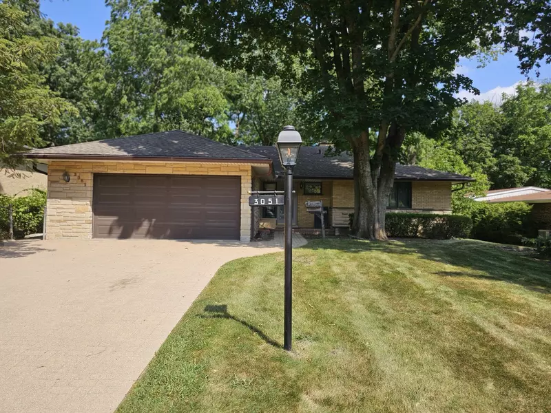 3051 Dato AVE, Highland Park, IL 60035