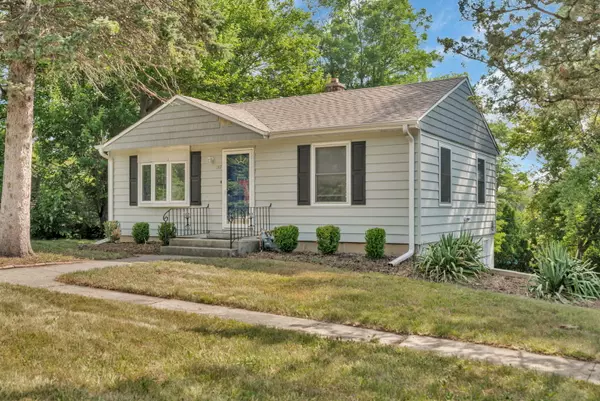 Barrington, IL 60010,1107 S Hough ST S