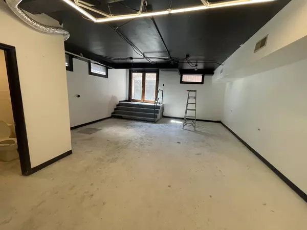 Chicago, IL 60610,1556 N La Salle ST #1