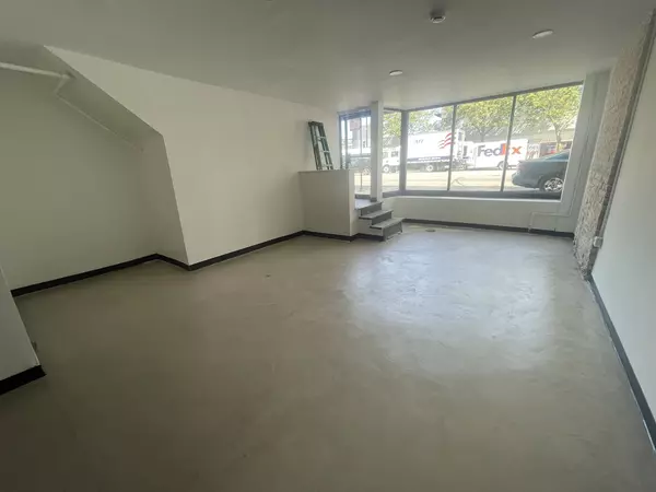 Chicago, IL 60610,1556 N La Salle ST #1