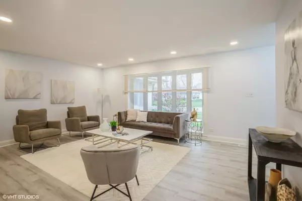 Elk Grove Village, IL 60007,943 Maple LN