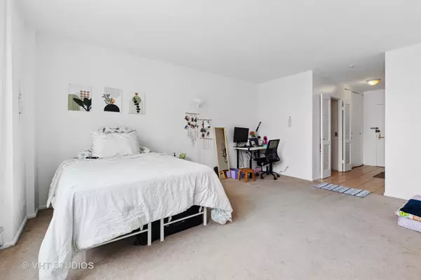 Chicago, IL 60611,777 N Michigan AVE #3105