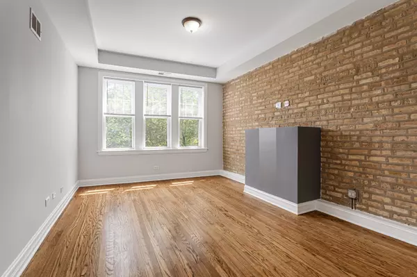 Chicago, IL 60645,7326 N Damen AVE #3