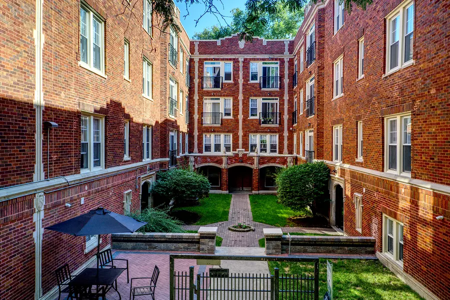 7326 N Damen AVE #3, Chicago, IL 60645