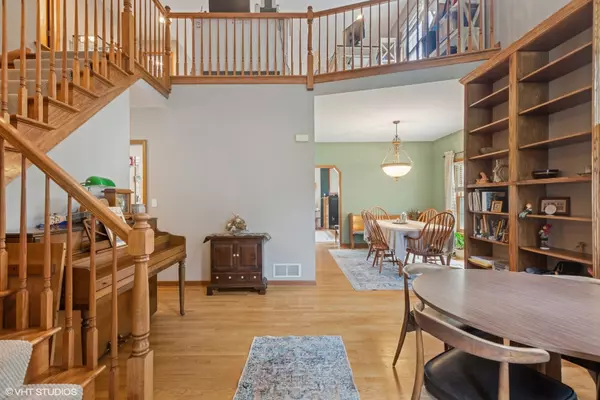 St. Charles, IL 60174,1724 Waverly CIR