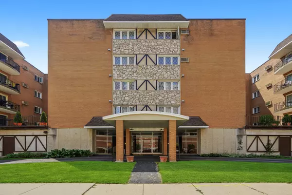 1633 River ST #3C, Des Plaines, IL 60016