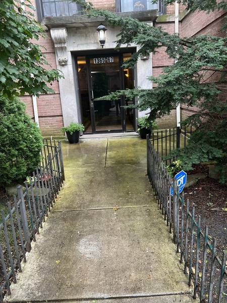 1367 E 64th ST #2, Chicago, IL 60637