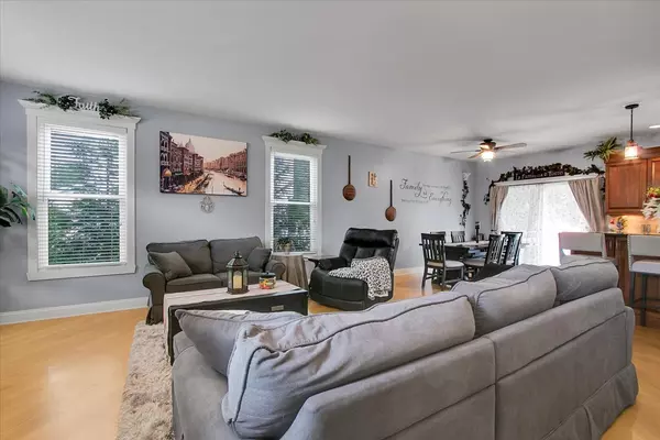 North Aurora, IL 60542,367 Wildwood DR