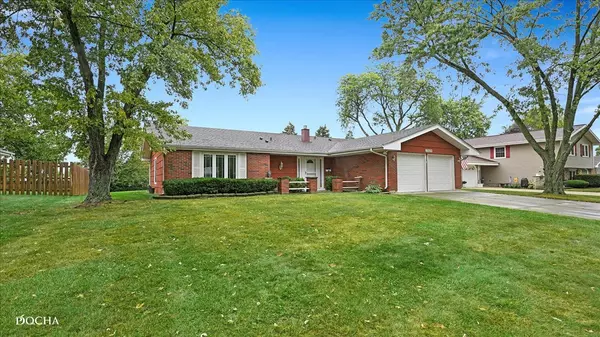 Glen Ellyn, IL 60137,23W234 Woodcroft DR