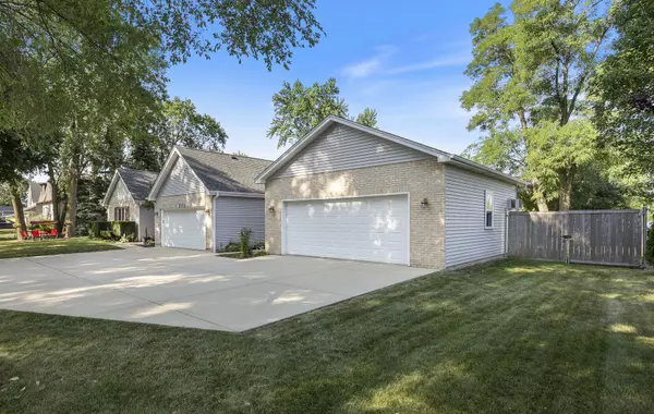Carol Stream, IL 60188,1N120 Darling ST