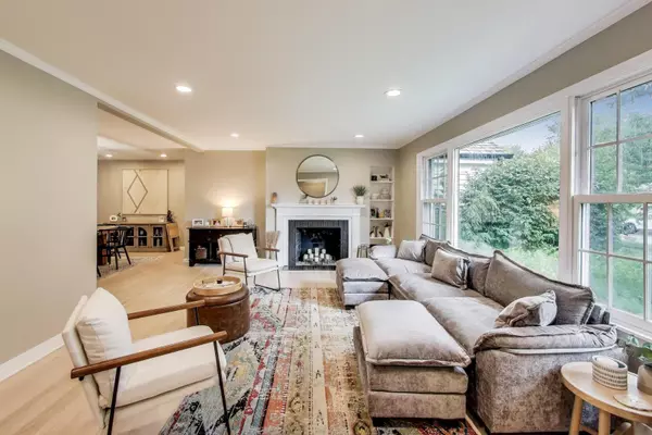 Glenview, IL 60025,2122 Dewes ST