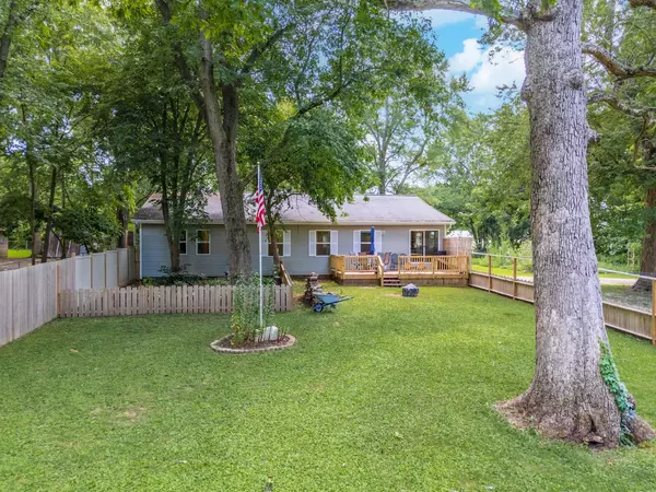 Downs, IL 61736,7981 Johnson LN
