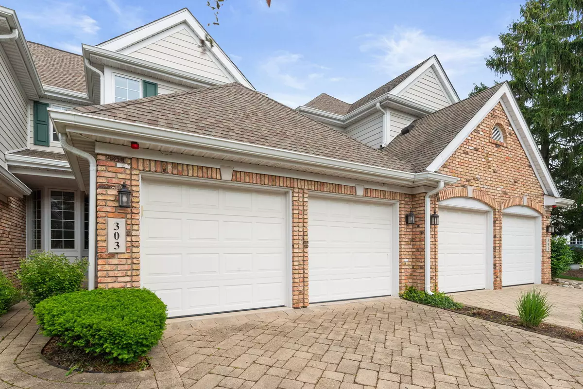 Clarendon Hills, IL 60514,303 Reserve CIR