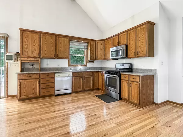 Lindenhurst, IL 60046,1905 E Grand AVE