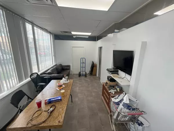 Chicago, IL 60639,5245 W Diversey AVE