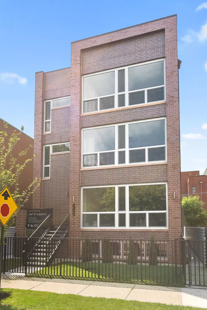 Chicago, IL 60612,2147 W Adams ST #1N