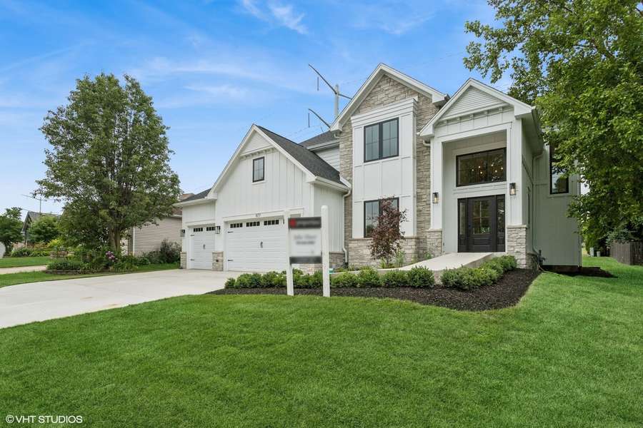 877 Wescott RD, Bolingbrook, IL 60440