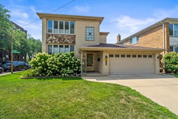 8423 W Wilson AVE, Chicago, IL 60656