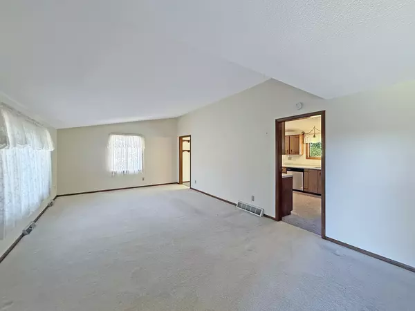 Freeport, IL 61032,657 N Greenfield DR