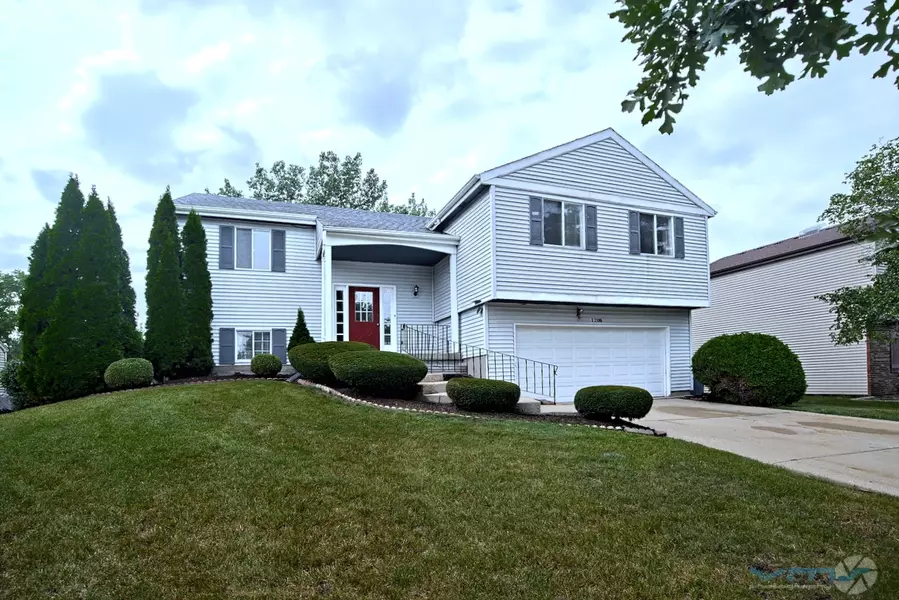 1208 Dogwood LN, Bartlett, IL 60103