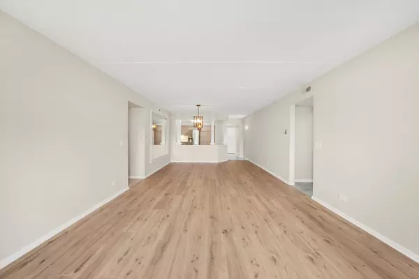 Mount Prospect, IL 60056,15 S Pine ST #204A