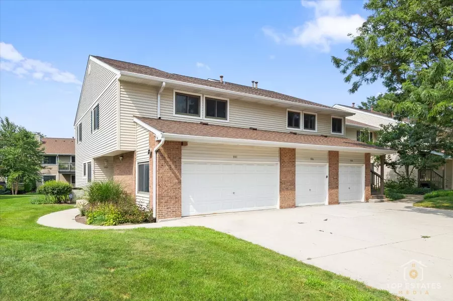 992 Hidden Lake DR, Buffalo Grove, IL 60089