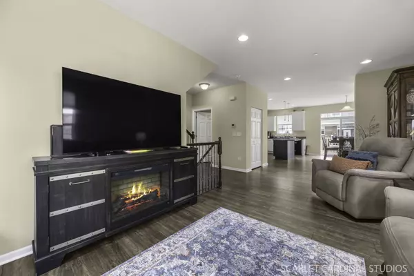Naperville, IL 60540,2925 Henley LN