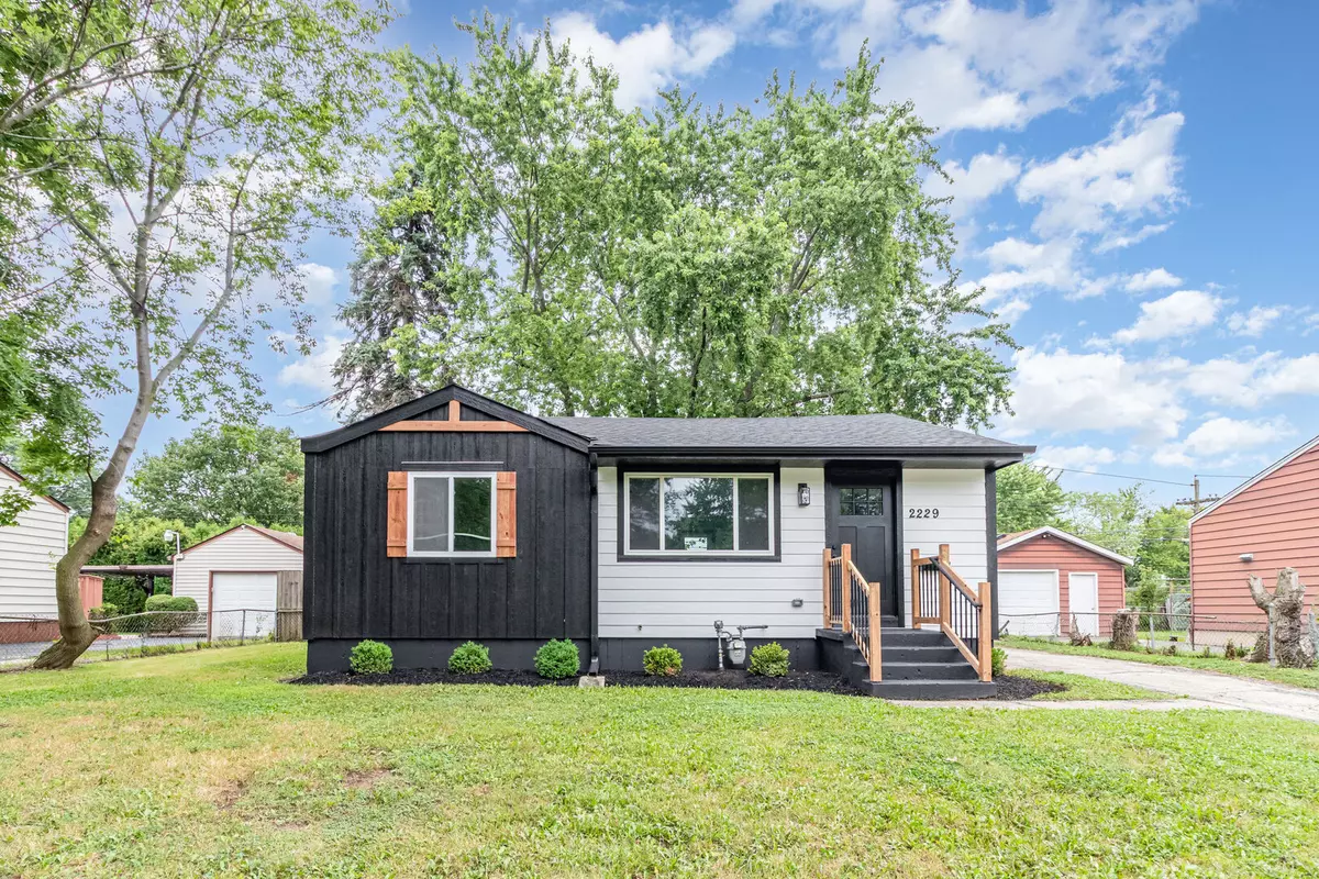 Waukegan, IL 60087,2229 Winnebago RD