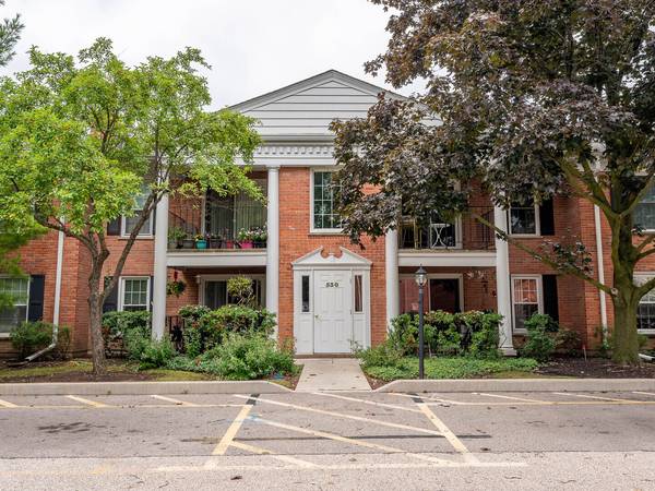 530 Shorely DR #204, Barrington, IL 60010