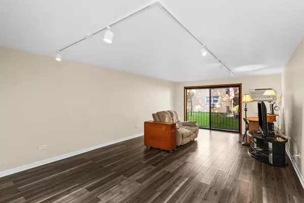 Chicago, IL 60630,5332 W WINDSOR AVE #1C