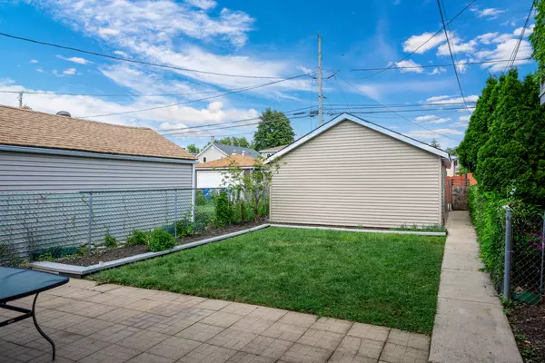 Chicago, IL 60638,5231 S Luna AVE