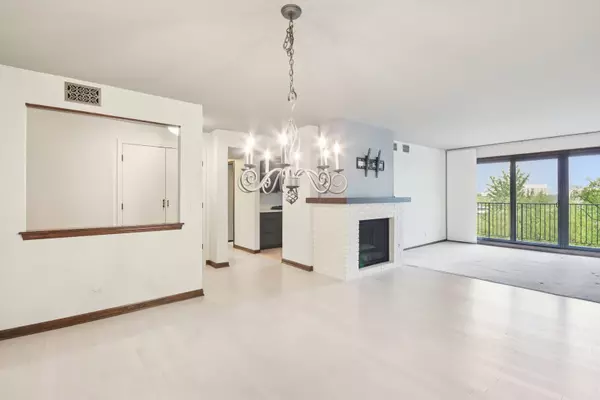 Oakbrook Terrace, IL 60181,1S150 Spring RD #5F