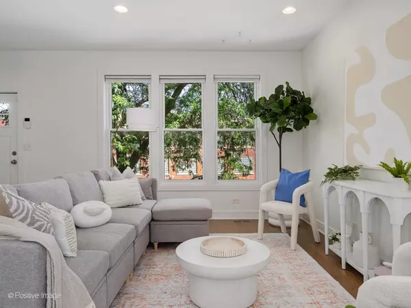 Chicago, IL 60647,3915 W Palmer ST