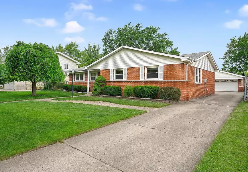 15W644 Patricia LN, Elmhurst, IL 60126