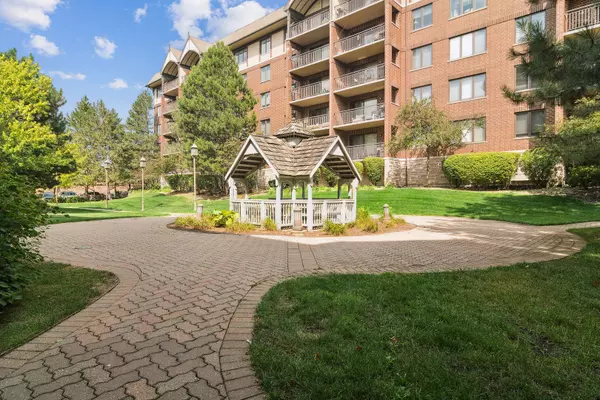 Mount Prospect, IL 60056,15 S Pine ST #506A