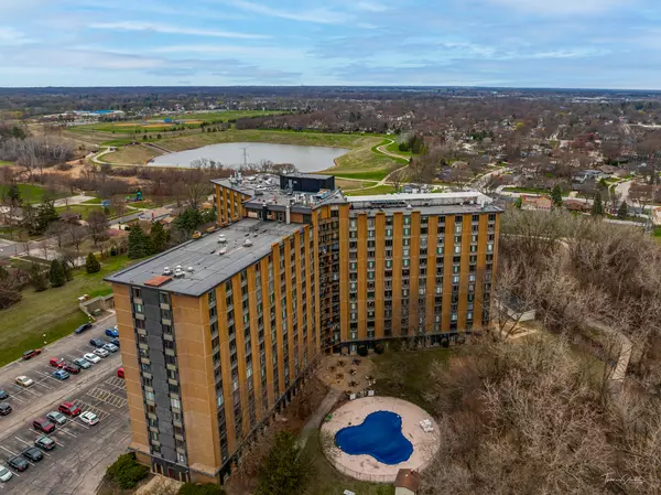 1 Renaissance PL #1115, Palatine, IL 60067