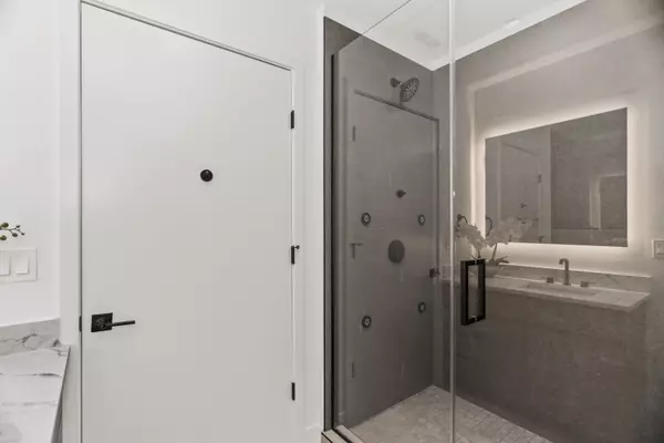 Chicago, IL 60654,153 W Ohio ST #504