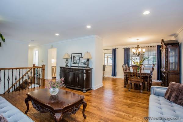 Mount Prospect, IL 60056,1414 S Robert DR