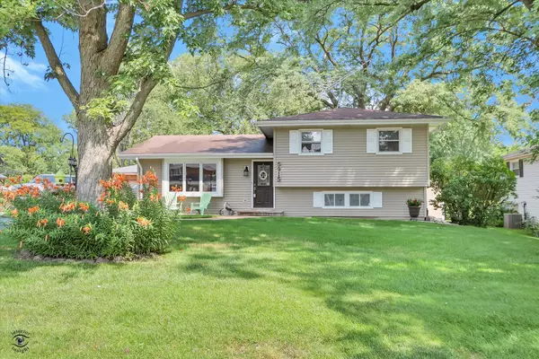 5915 Pershing AVE, Downers Grove, IL 60516